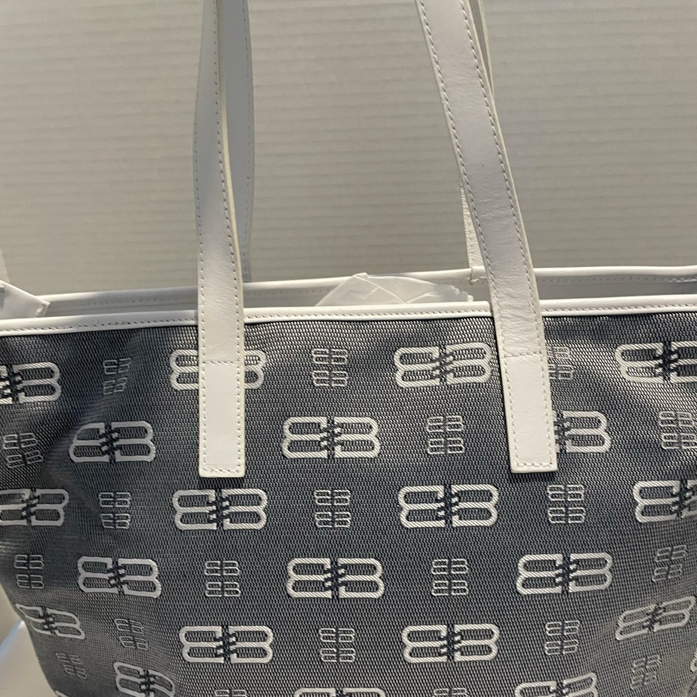 Balenciaga monogram tote - Picture 2 of 9